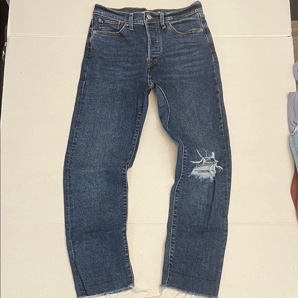 WOMEN’S LEVI’S WEDGIE STRAIGHT JEANS DISTRESSED BUTTON FLY  SIZE 27